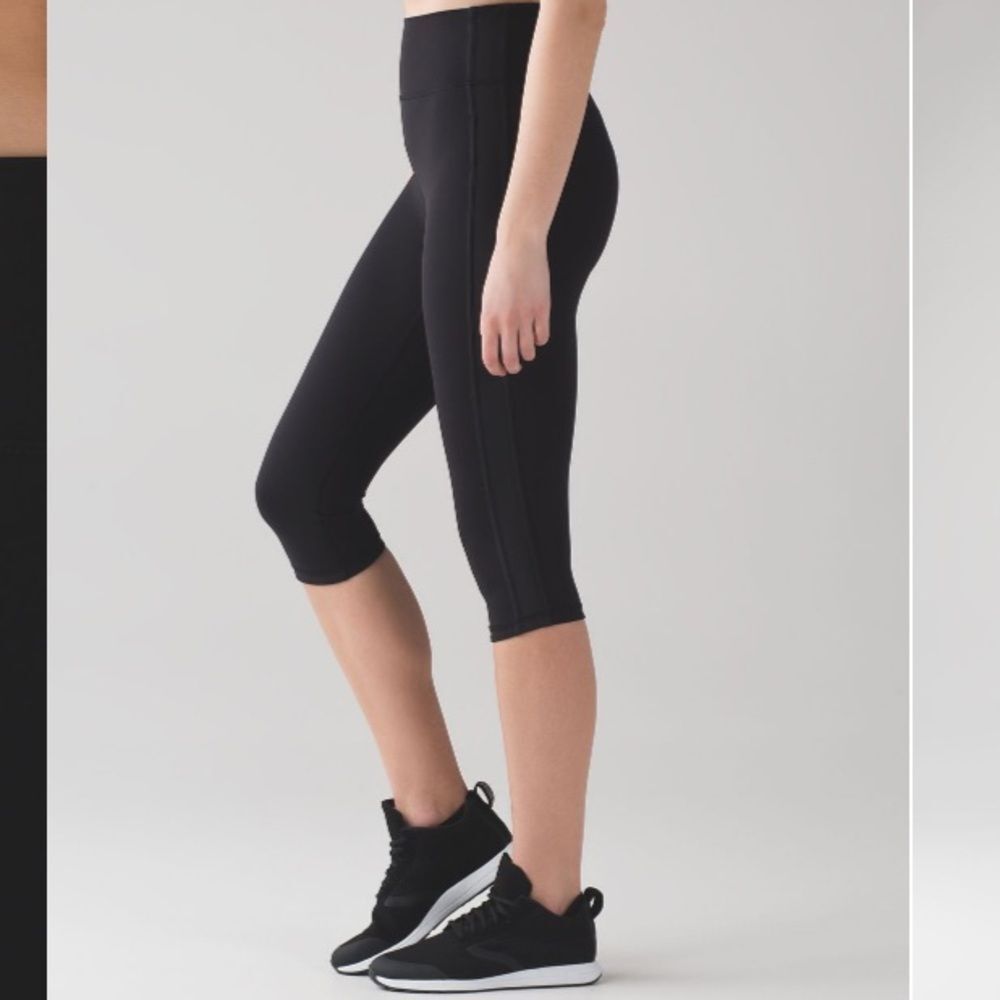 🍋Lululemon Squad Goals Crop 17”, green, size 6